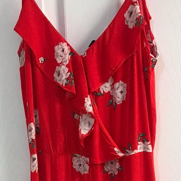 Divided by H&M Red Floral Jumper. Size 4 - Picture 12 of 12